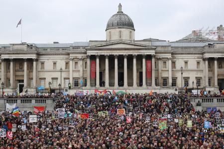 ロンドン反核デモに数千人 野党党首ら参加