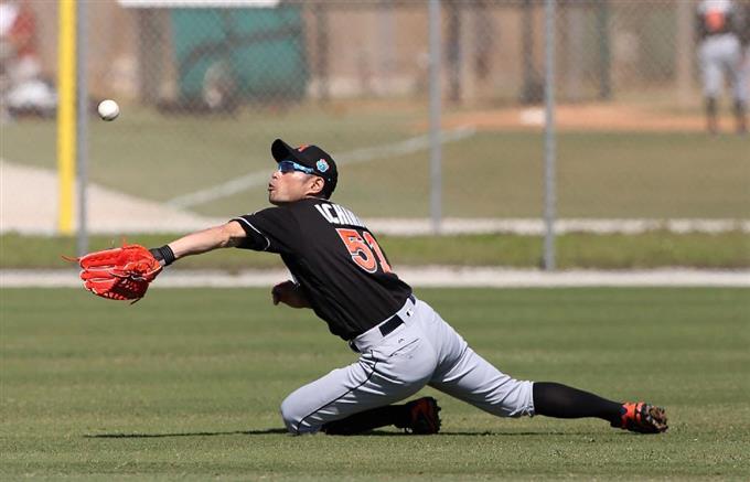 イチロー、強い日差しにも落球せず
