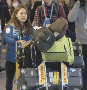 帰国の高梨沙羅「目標の総合優勝うれしい」