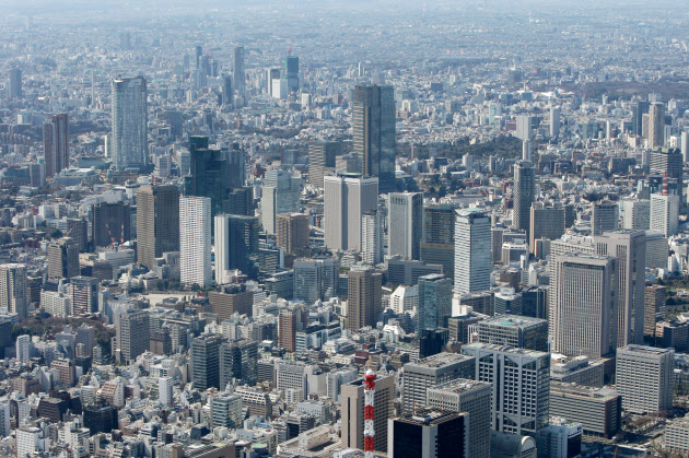 UPDATE 1-設備投資額10  12月期は前期比横ばい、高水準維持＝法人企業統計