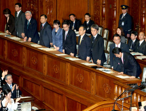 新年度予算案、年度内に成立へ 首相、衆参同日選も視野