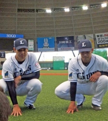 西武栗山「球際もハードにいける」新人工芝で初練習