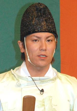 狩野英孝 神主姿でイベント登場 加藤との破局語らず…無言で拝礼