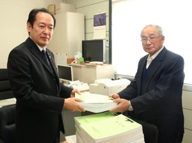 大震災、海中再捜索求め署名提出