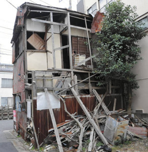 葛飾の空き家を区が撤去へ 改善指導に所有者従わず