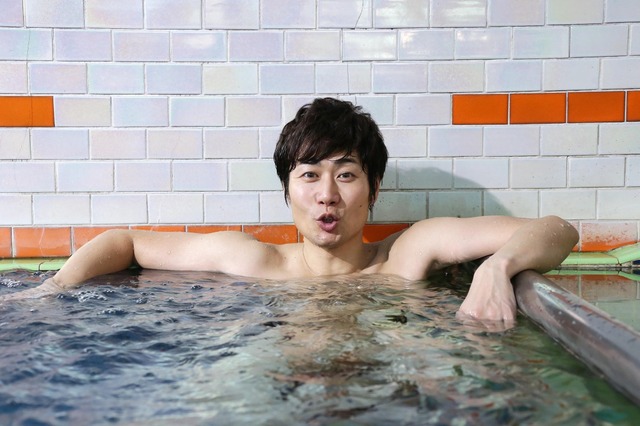 戸次重幸、「昼のセント酒」実写化で銭湯巡り&尻出し!「ポロリしないように…」