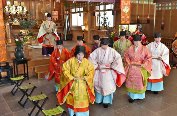 女性神職による、女性のための、ひなまつり神事 佐佳枝廼社、９人が幸せ祈願 福井