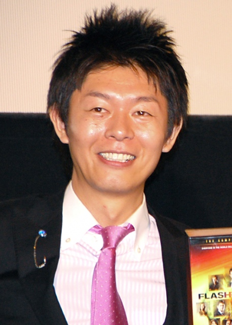 “手相芸人”島田秀平が結婚「奥さんの手に幸せな手相を」さまぁ～ずが証人