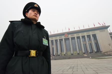 中国国防費 世界2位維持 16年予算案、経済減速で伸び1桁