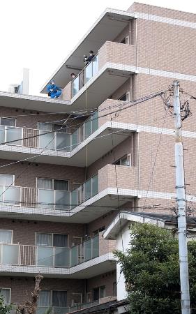 ベランダにパイプ椅子