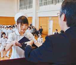 医療現場への期待胸に 苫小牧の看護学校で卒業式