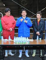 安倍首相、被災地訪問２８回 自立支援を後押し