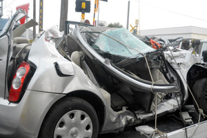 急行列車と車が衝突、男性２人死亡 名鉄各務原線の踏切