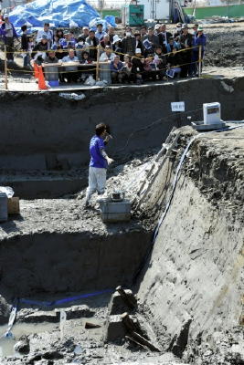 調査現場で説明会 ドライドック護岸遺構など公開 ／佐賀
