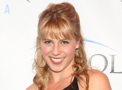 セレブのダンス勝ち抜け番組に「フルハウス」ステファニー女優が出場！