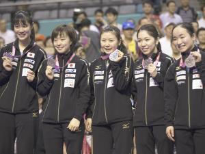 世界卓球、日本は男女とも「銀」…中国の壁厚く