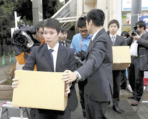 政治資金横領容疑 報酬配布指示か 「知人に３０万円を」