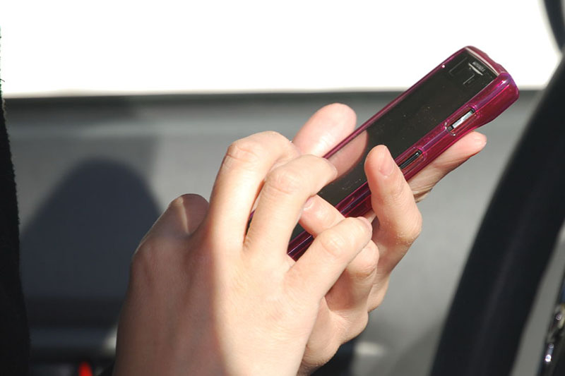 小学校校長、児童の母親にわいせつ画像送信