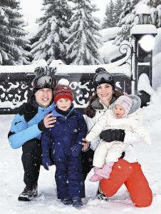 仏で親子４人雪遊び…ウィリアム王子が写真公開 2016年03月08日 23時49分