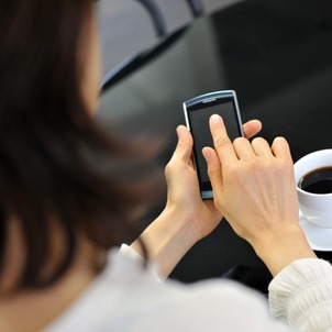 新たな現代病!？『スマホ老眼』の実態を調査