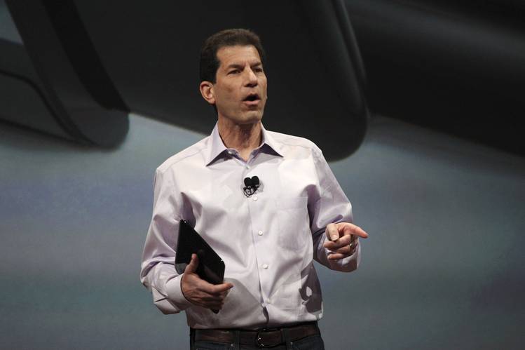 世界最大ヘッジファンド、アップル元幹部を共同ＣＥＯに