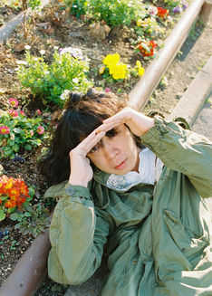 峯田和伸がNHKでドラマ初主演、サリバン先生目指し奮闘するダメ男役