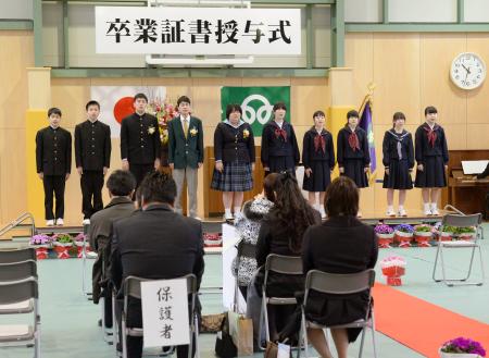 福島の公立中、原発避難先で卒業式 大震災から５年