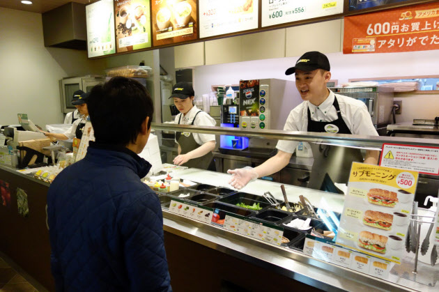 在留外国人、過去最多２２３万人 不法残留も２年連続増