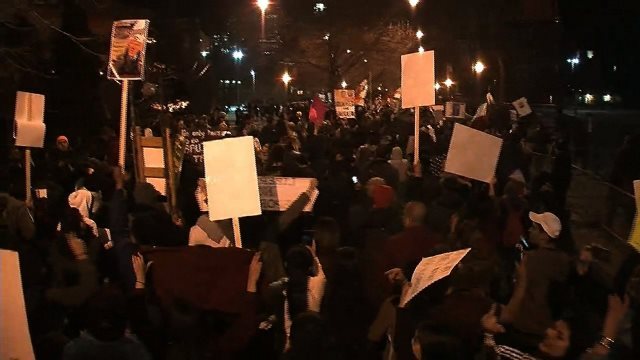 トランプ氏の集会延期、支持者と抗議する人々が衝突