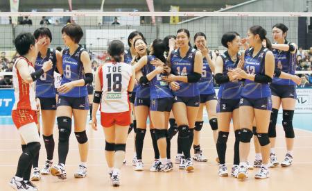 久光製薬、5度目の優勝 日立に逆転勝ち/バレー