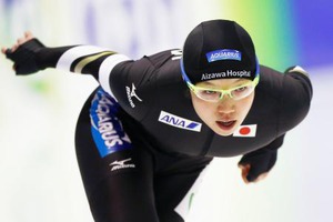 女子５００メートルで小平８位