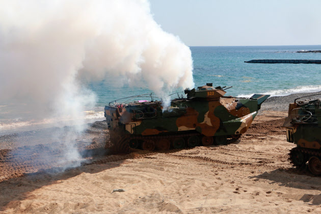 米韓軍、有事に備え1.7万人上陸訓練 合同軍事演習ルポ