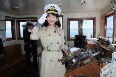 『あさが来た』眼鏡っ娘・田村宜役の吉岡里帆、びわ湖近くでバイトしていた