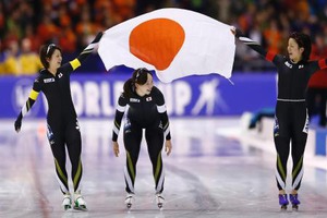 女子団体追い抜きで日本が優勝 スピードスケートＷ杯