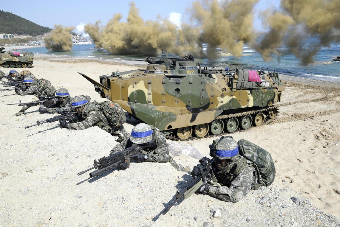 米韓海兵隊､過去最大の合同訓練を公開 北朝鮮海岸への上陸を想定