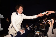 藤原竜也、ファン&マスコミサービスで高級チョコ100個を手渡し!
