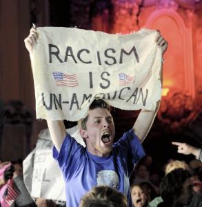 トランプ氏集会、混乱続く…抗議者らが演説妨害 2016年03月13日 18時16分