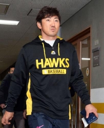 ソフトバンク内川は左上腕骨大結節骨挫傷及び腱板炎