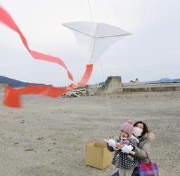 １３００人、絆のたこ揚げ パレスチナ・ガザ