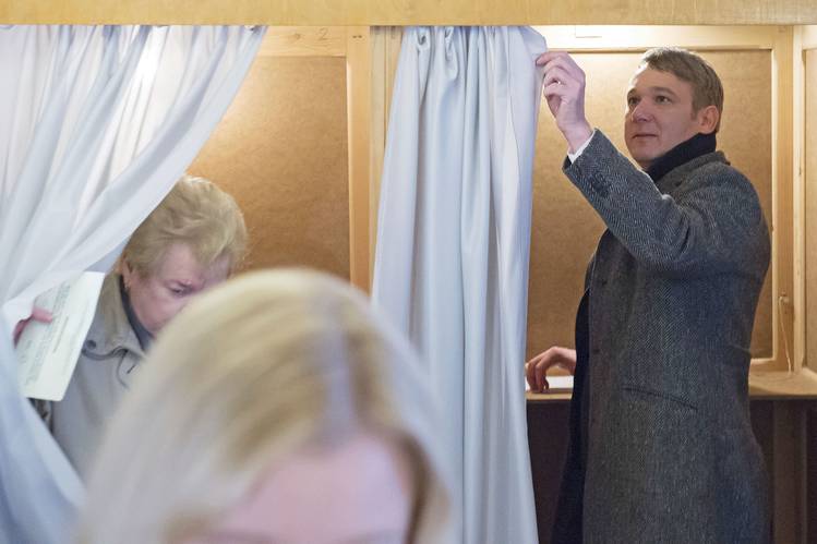 メルケル独首相に厳しい審判－反移民政党が躍進