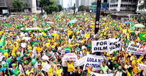 ブラジル全土で３５０万人デモ 前大統領の汚職疑惑巡り