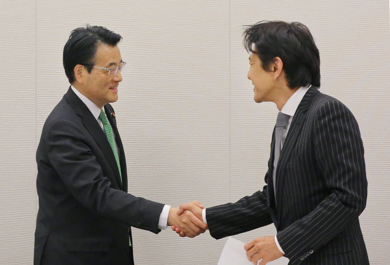 民主・維新:新党は「民進党」…「民主」２０年で幕