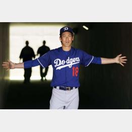 前田が肩肘に違和感? 登板中「マエケン体操」入念の理由