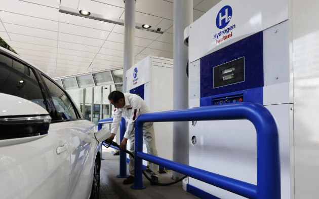 燃料電池車、３０年に８０万台＝普及へ数値目標―経産省