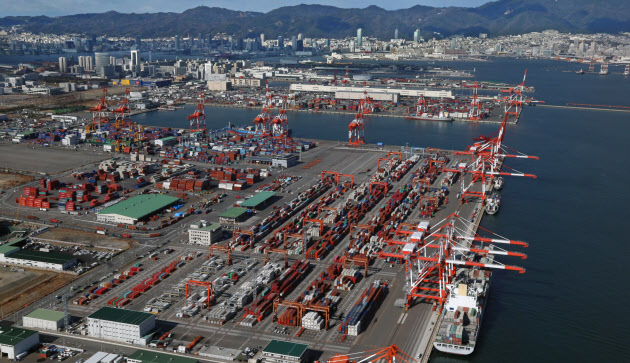 貿易黒字2カ月ぶり、2月2428億円 原油安影響