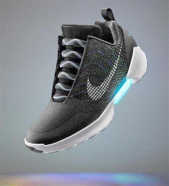 靴ひも自動締めシューズ ナイキが年内発売へ