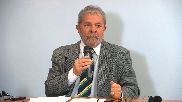 汚職で訴追の前大統領が入閣、保護目的？ ブラジル国民の怒りの火に油、各地でデモ