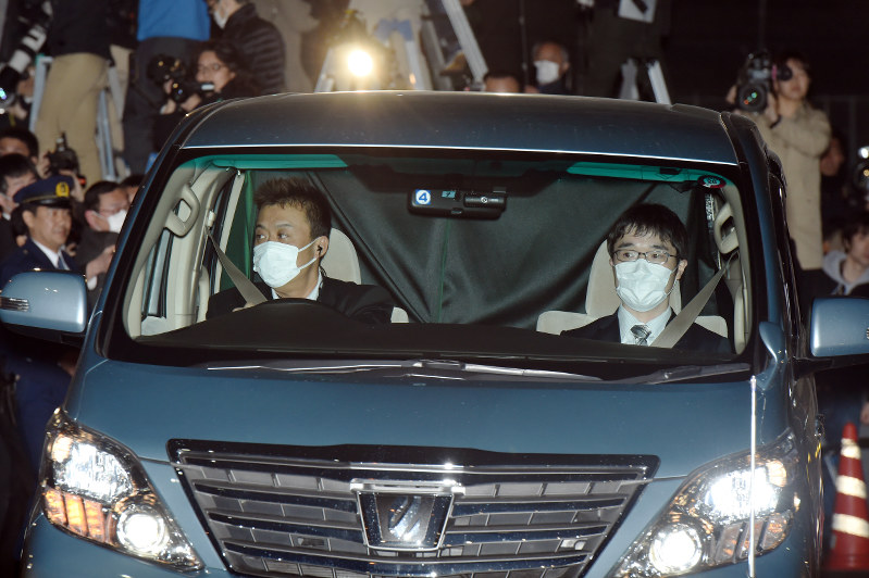 覚醒剤事件 「深く後悔」 ５００万円納付、保釈後入院