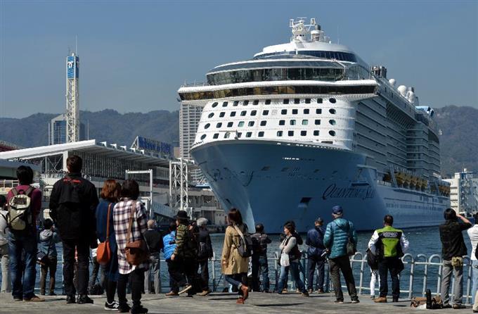 神戸港に巨大客船 過去最大、市民が歓迎