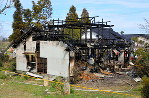 民家火災で２人死亡＝不明の母子か―富山